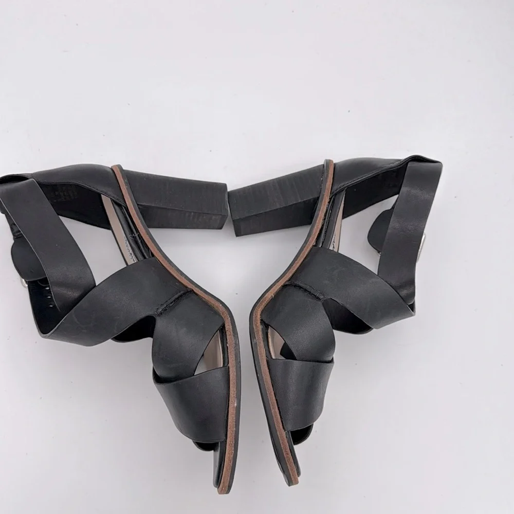 Clarks - women’s Oriana Bess heeled sandals black genuine leather shoes size 6.5